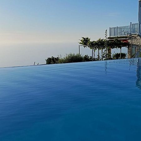 Villa Matula Kalamítsi Exteriör bild